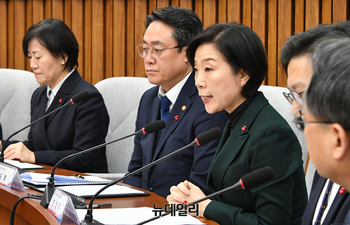 [포토] 당정협의회 출석한 오영주 중소벤처기업부 장관 