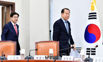 [포토] 비대위 참석하는 권영세·권성동