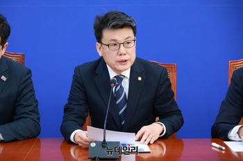 [포토] 모두발언 하는 진성준 민주당 정책위의장