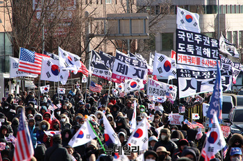 [포토] 최강 한파에도 이어지는 태극기 물결