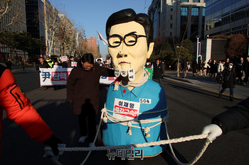 [포토] 여의도 등장한 이재명 대표 조롱 조형물