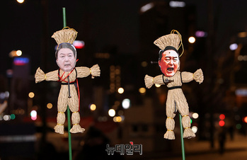 [포토] 尹 탄핵집회 등장한 저주인형 