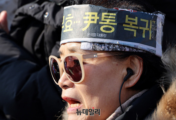 [포토] 주일 전국연합예배로 인파 대거 몰린 한남관저