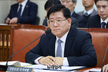 [포토] 현안질의서 답변하는 이호영 경찰청장 직무대행