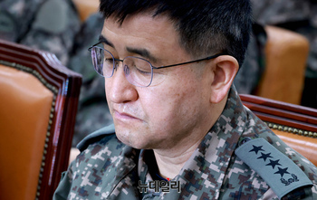 [포토] 내란 혐의 진상규명 국정조사 출석한  박안수 전 육군참모총장