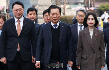 [포토] 헌법재판소 향하는 탄핵소추단