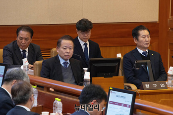[포토] 탄핵심판 변론기일 출석한 국회 측 소추대리인단 