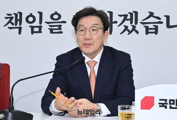 [포토] 권성동 원내대표 "자체 비상계엄특검법 발의 하겠다"