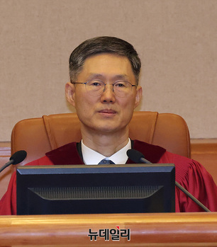 [포토] '尹 탄핵심판' 자리한 문형배 헌법재판관