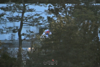 [포토] 한남관저에 휘날리는 태극기