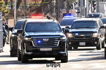 [포토] 공수처로 이동하는 윤석열 대통령 경호차량
