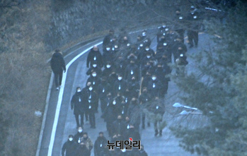 [영상] 한남관저 철수하는 대규모 경찰병력