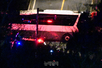 [영상] 한남관저 인근 맴도는 체포차량