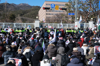 [포토] 한남동에서 과천으로 자리 옮긴 윤석열 대통령 지지자들