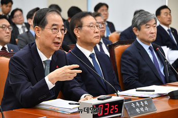 [포토] 국조특위 출석해 계엄 관련 답변하는 한덕수 국무총리