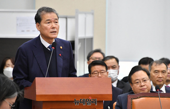 [포토] 답변하는 김영호 통일부 장관