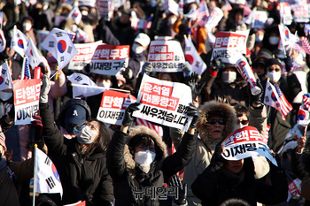 [포토] 공수처에 집결한 윤석열 대통령 지지자들