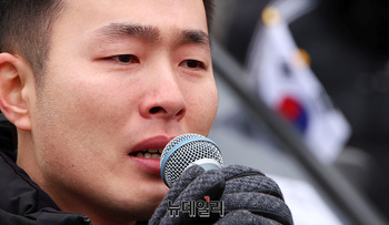 [포토] 눈물 흘리는 尹 지지자 