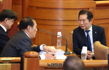 [포토] 2차 윤석열 탄핵심판 재판 출석한 정청래 법사위원장