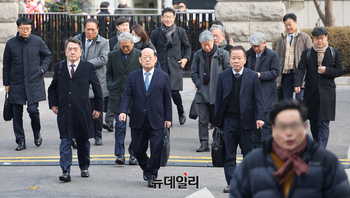 [포토] 대통령 탄핵심판, 헌법재판소 입장하는 국회측 변호인단