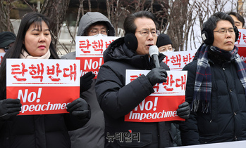 [포토] 탄핵반대 기자회견, 발언하는 주요셉 대표