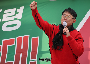 [영상] '탄핵반대' 외치는 개그맨 신동수