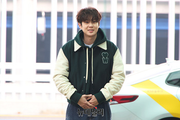 [영상] 최우식, 공손한 두손 