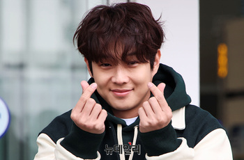 [영상] 최우식 '깜찍한 하트'