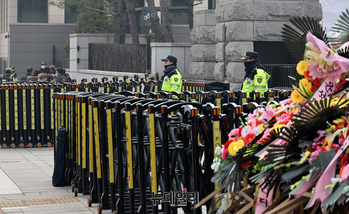 [포토] 대통령 탄핵심판 3차 변론기일 앞두고 경계 강화된 헌법재판소