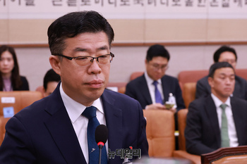 [포토] 윤 대통령 수감상태 설명하는 신용해 교정본부장