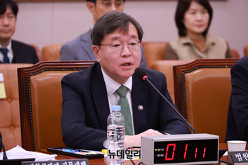 [포토] 법사위 출석한 배형원 법원행정처차장