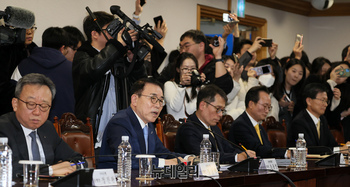 [포토] 민주당 현장간담회, 발언하는 조용병 은행연합회장