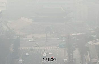 [포토] 전국 대부분 미세먼지 '나쁨'..."마스크 챙기세요"