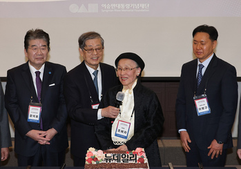 [포토] 신년교례회서 인사말하는 조혜자 여사