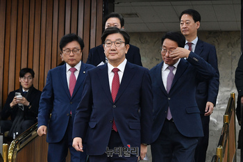 [포토] 회의 참석하는 권성동 국민의힘 원내대표