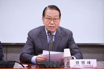 [포토] TV홈쇼핑의 위기 토론회 축사하는 권영세 비대위원장