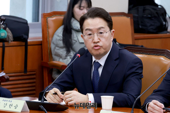 [포토] 답변하는 강한승 쿠팡 대표