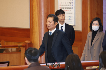 [포토] 정청래 국회 탄핵소추단장, 탄핵심판 3차 변론 출석