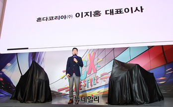 [포토] 신형 'PCX' 선보이는 이지홍 혼다코리아 대표