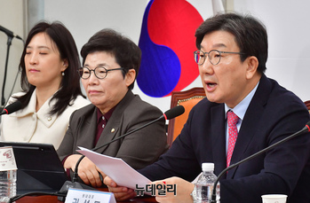 [포토] 권성동 "지역 화폐법 재의요구권 행사 요청할 것"