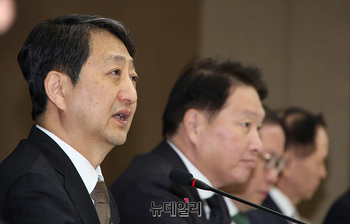 [포토] 2025 APEC CEO 서밋 출범식서 발언하는 안덕근 장관 
