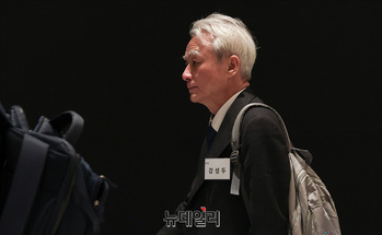 [포토] 주총장 나서는 강성두 영풍 사장 