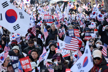 [포토] 탄핵심판 4차 변론, 탄핵무효 외치는 지지자들