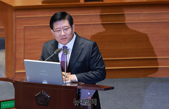 [포토] 본회의 출석한 이호영 경찰청 차장