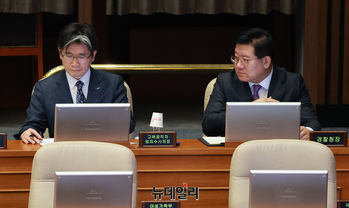 [포토] 나란히 본회의 자리한 오동운·이호영