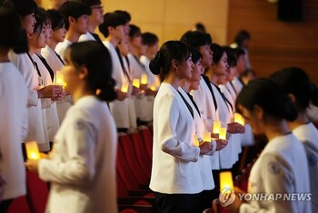 취업 한파에 알바 뛰는 '웨이팅게일' … 의료대란 희생양으로