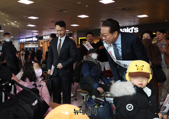 [포토] 서울역 설 귀성 인사 나선 권영세 비대위원장