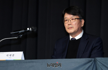 [포토] 기자회견 참석한 이제중 고려아연 부회장