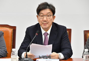 [포토] 권성동 "이재명 카멜레온 정치를 중단해야"