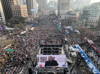 [영상] 대통령 탄핵심판 5차 변론 앞둔 주말...광화문에 尹 지지자 대거 몰려